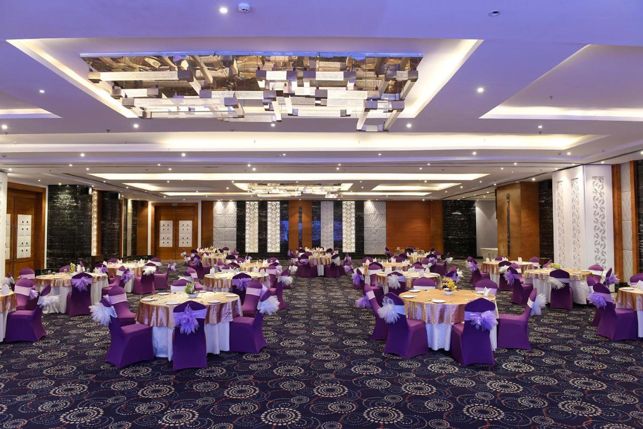 Pal Heights Mantra Hotel บูบันเนสชวาร์ ภายนอก รูปภาพ