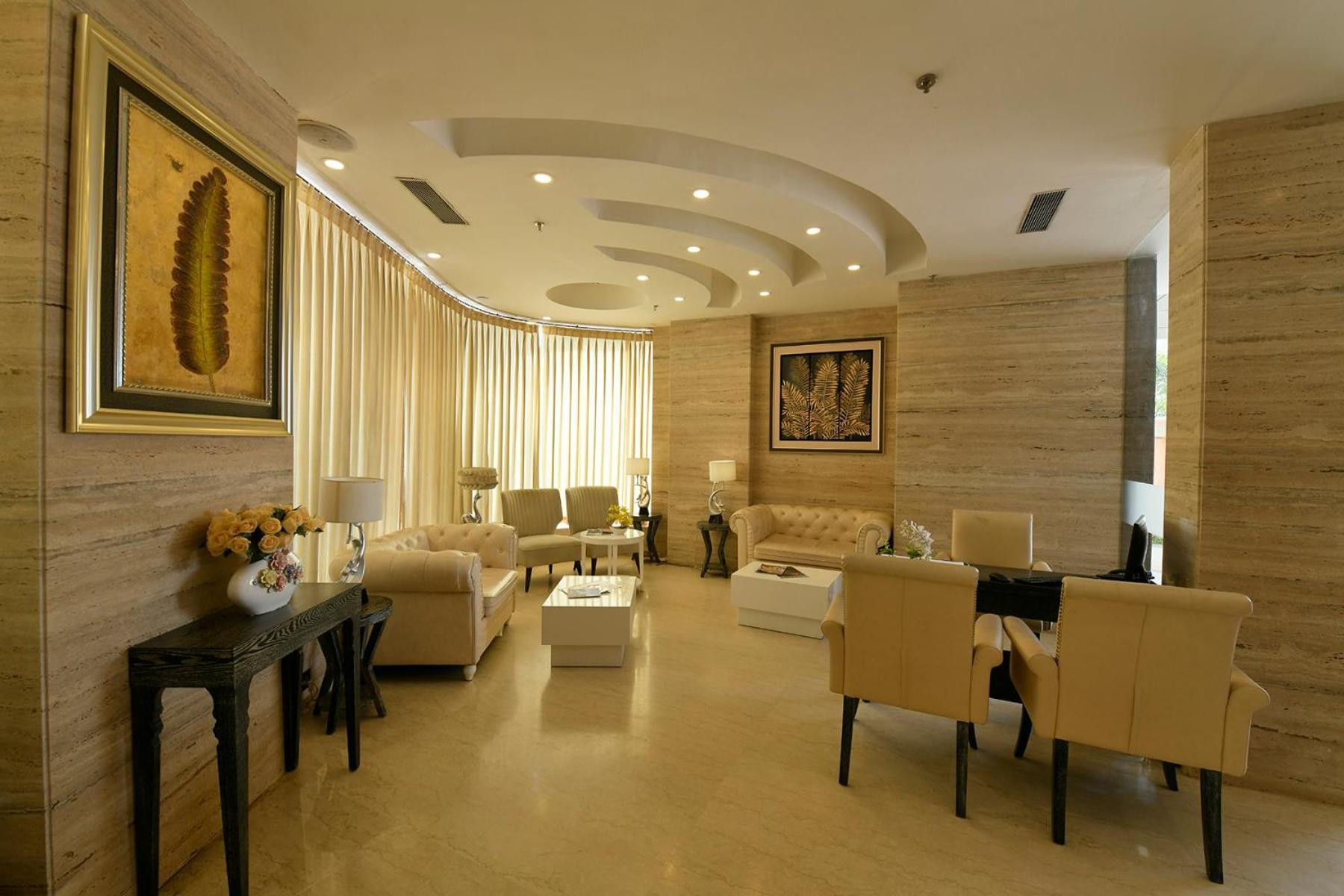 Pal Heights Mantra Hotel บูบันเนสชวาร์ ภายนอก รูปภาพ