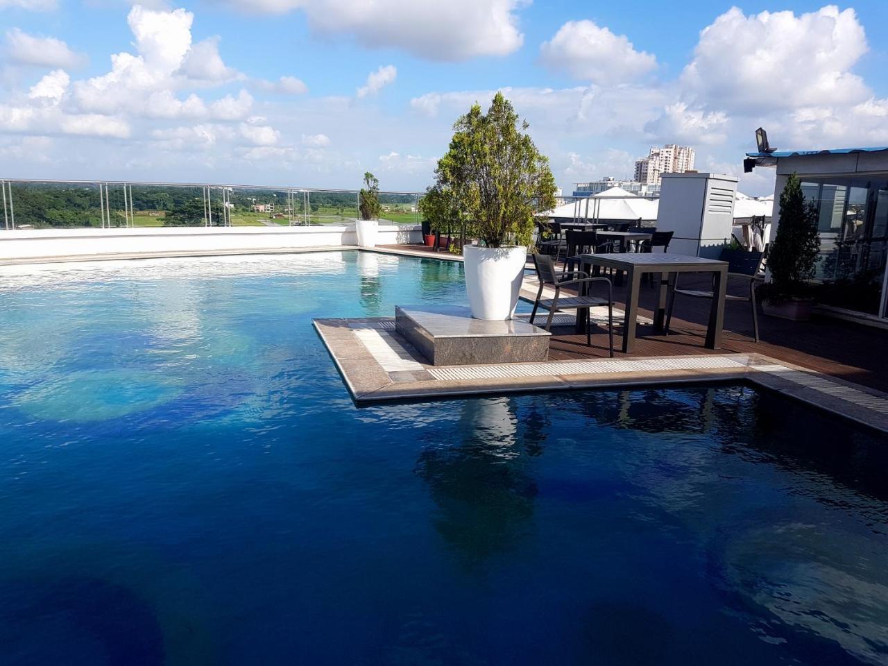 Pal Heights Mantra Hotel บูบันเนสชวาร์ ภายนอก รูปภาพ
